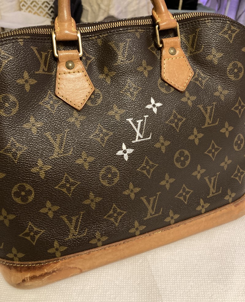 handbag refurbishment, custom painting (LV Alma)