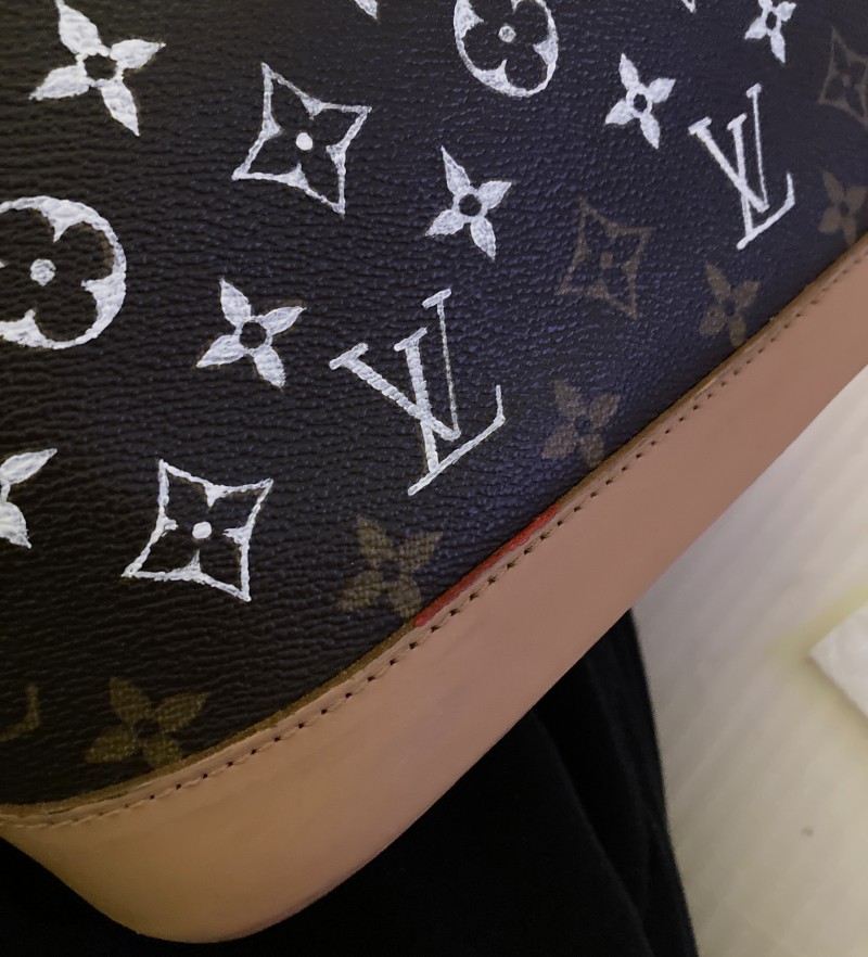 handbag refurbishment, custom painting (LV Alma)
