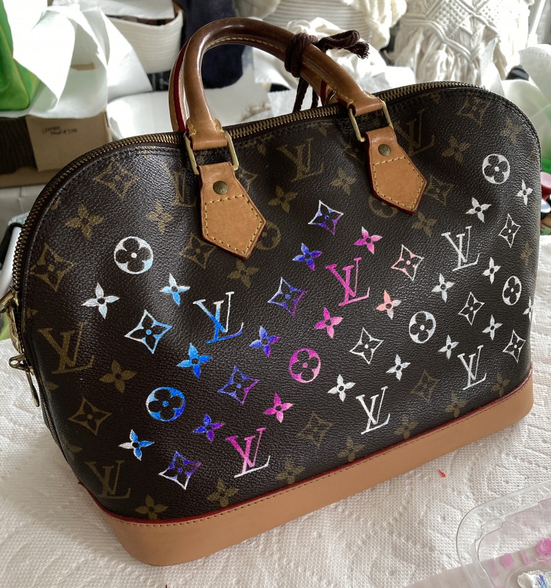 handbag refurbishment, custom painting (LV Alma)